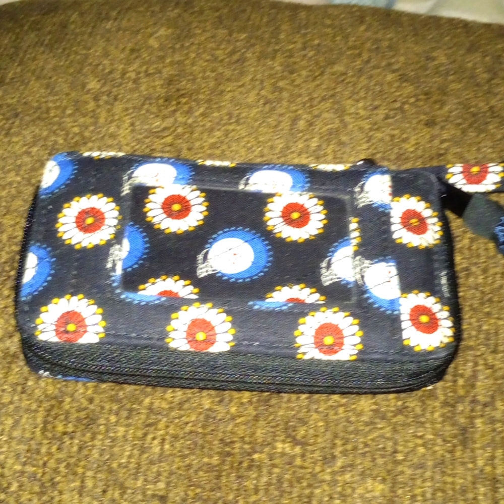 Vera Bradley wallet one opening for your Id